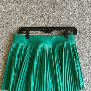 Lululemon pleated tennis skirt, green, size 8, NWOT